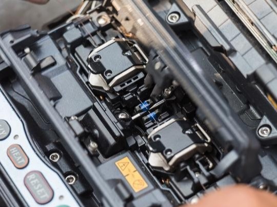 最常見的光纖熔接機的使用方法介紹——睿海光電