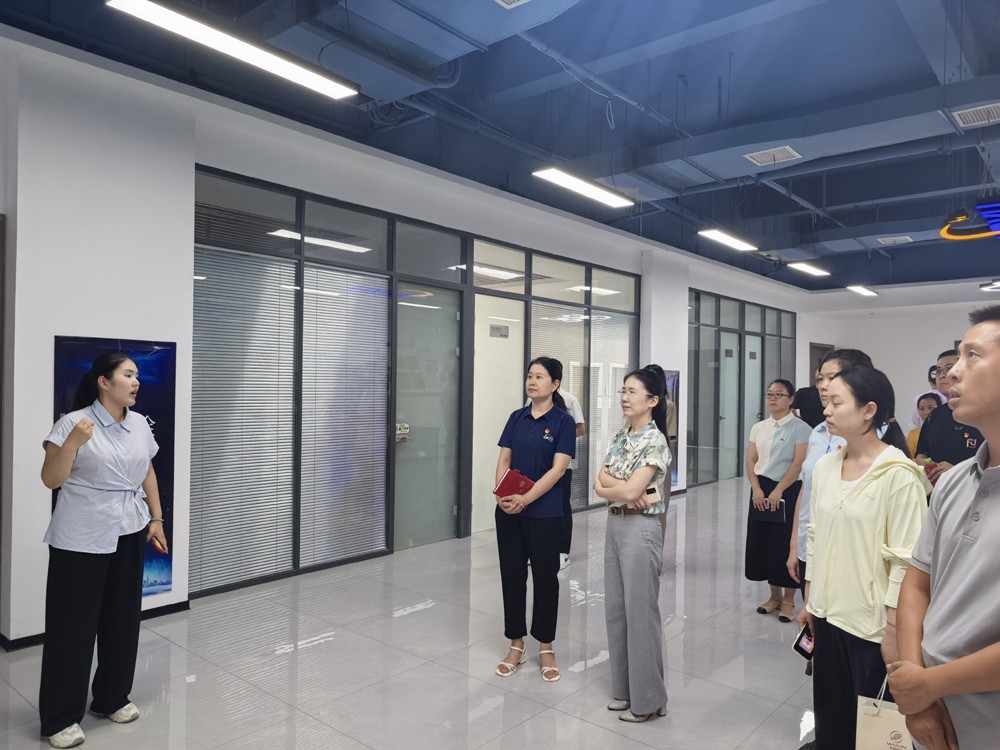 淇濱區委社會工作部組織非公企業黨員在星如雨科技開展主題黨日活動