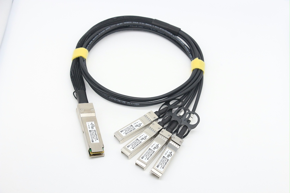 40G QSFP+ 轉(zhuǎn) 10G SFP+ DAC QSFP+ to 4SFP+